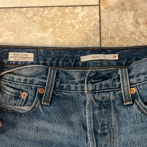 Levi’s premium wedgie jean - Picture 3 of 6